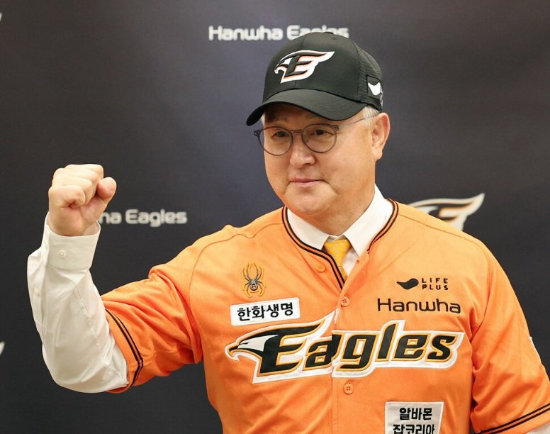김경문 감독이 한국시리즈 잠실경기 12전 12패를 달성합니다