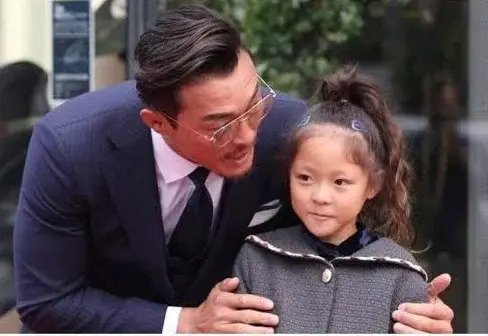 아빠 우리나라 이기고있네?